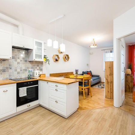 ורשה Metro Bemowo Colourful Apartment מראה חיצוני תמונה