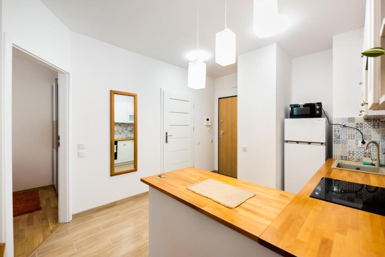 ורשה Metro Bemowo Colourful Apartment מראה חיצוני תמונה