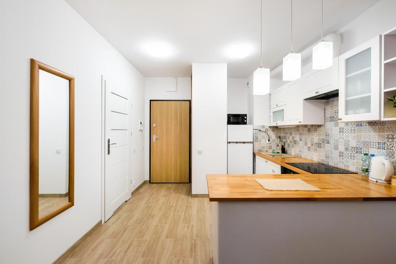 ורשה Metro Bemowo Colourful Apartment מראה חיצוני תמונה