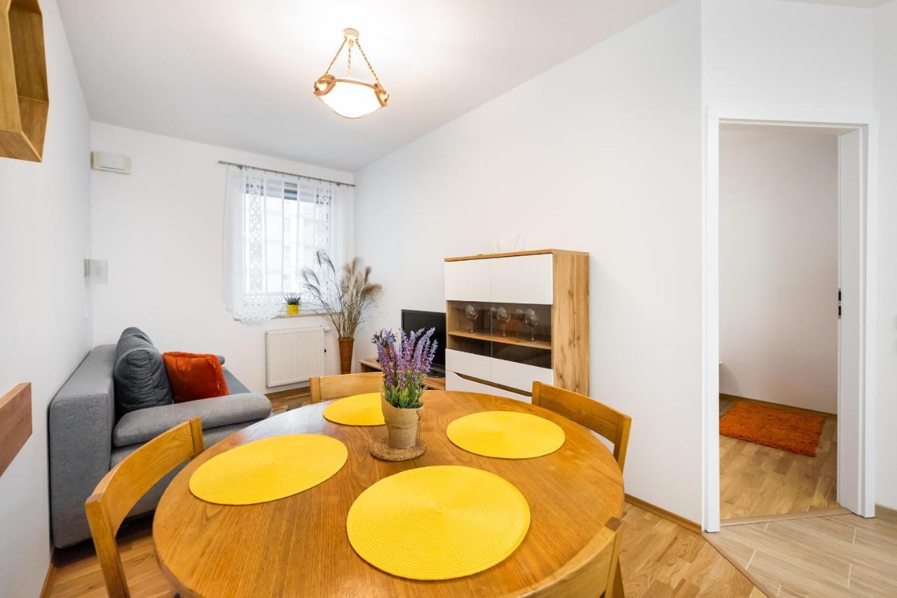 ורשה Metro Bemowo Colourful Apartment מראה חיצוני תמונה