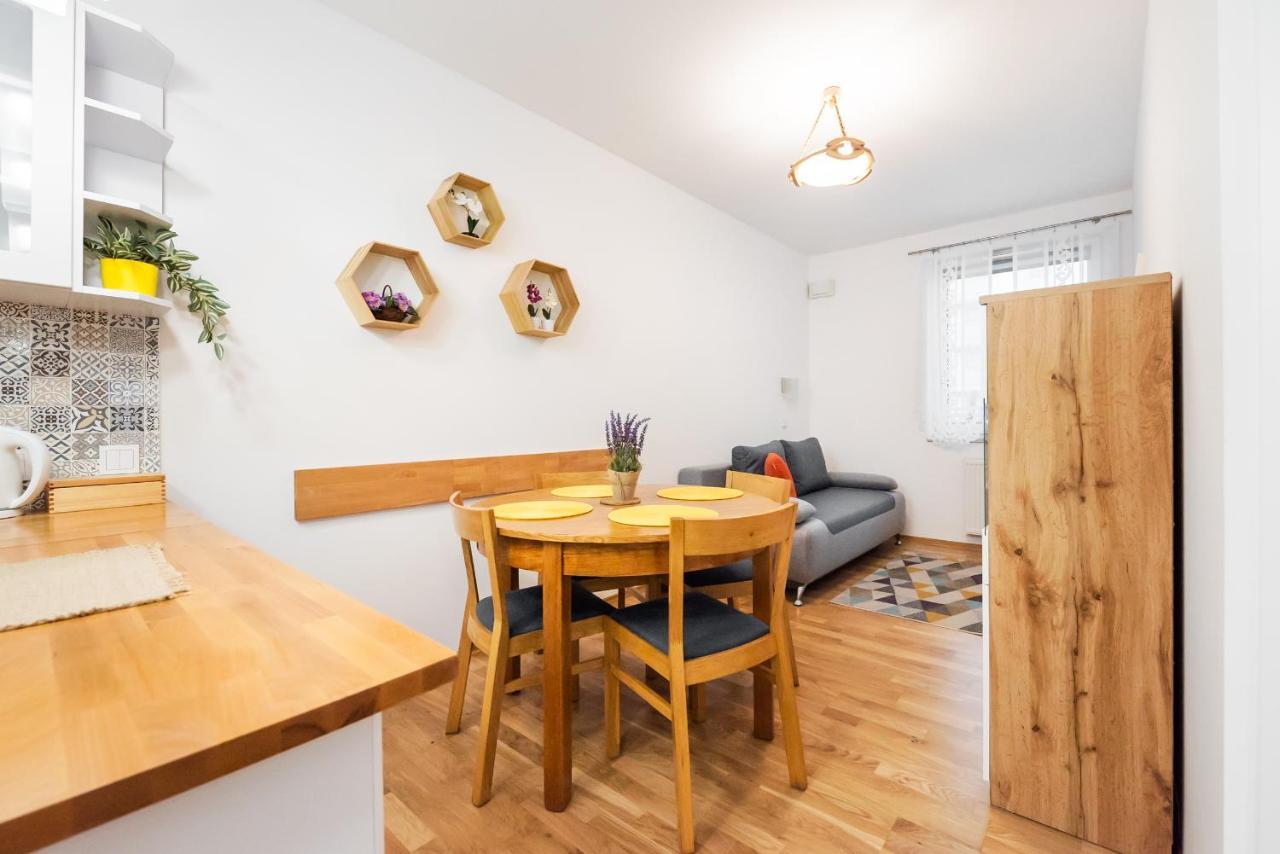 ורשה Metro Bemowo Colourful Apartment מראה חיצוני תמונה