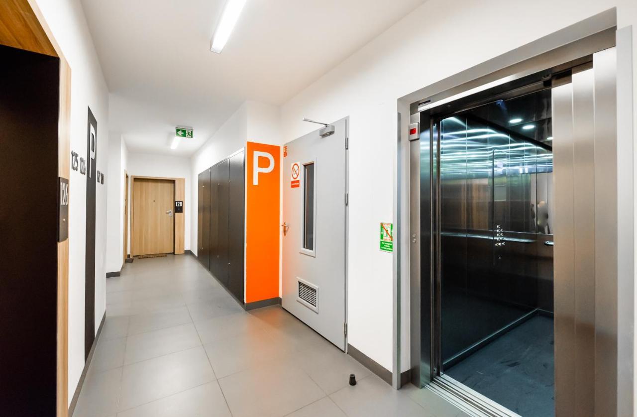 ורשה Metro Bemowo Colourful Apartment מראה חיצוני תמונה