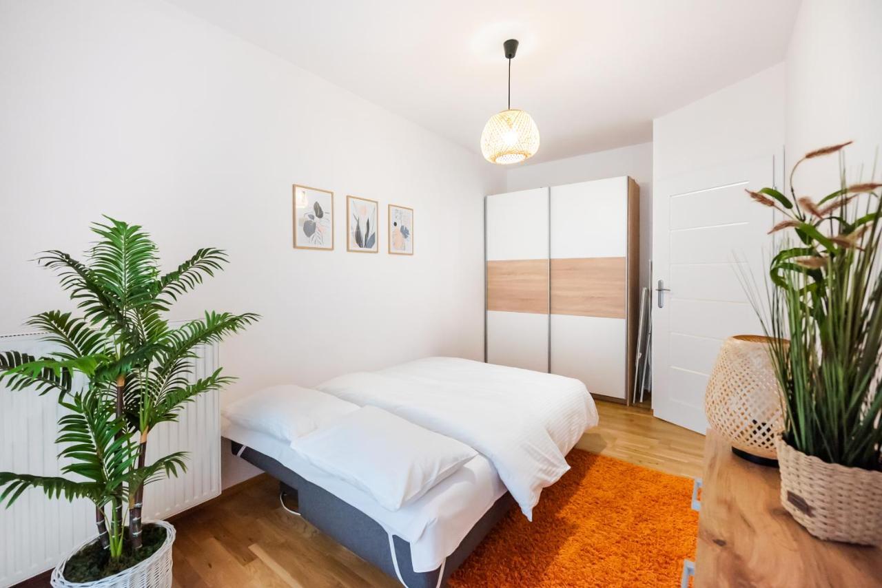 ורשה Metro Bemowo Colourful Apartment מראה חיצוני תמונה