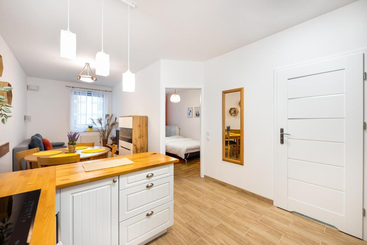 ורשה Metro Bemowo Colourful Apartment מראה חיצוני תמונה