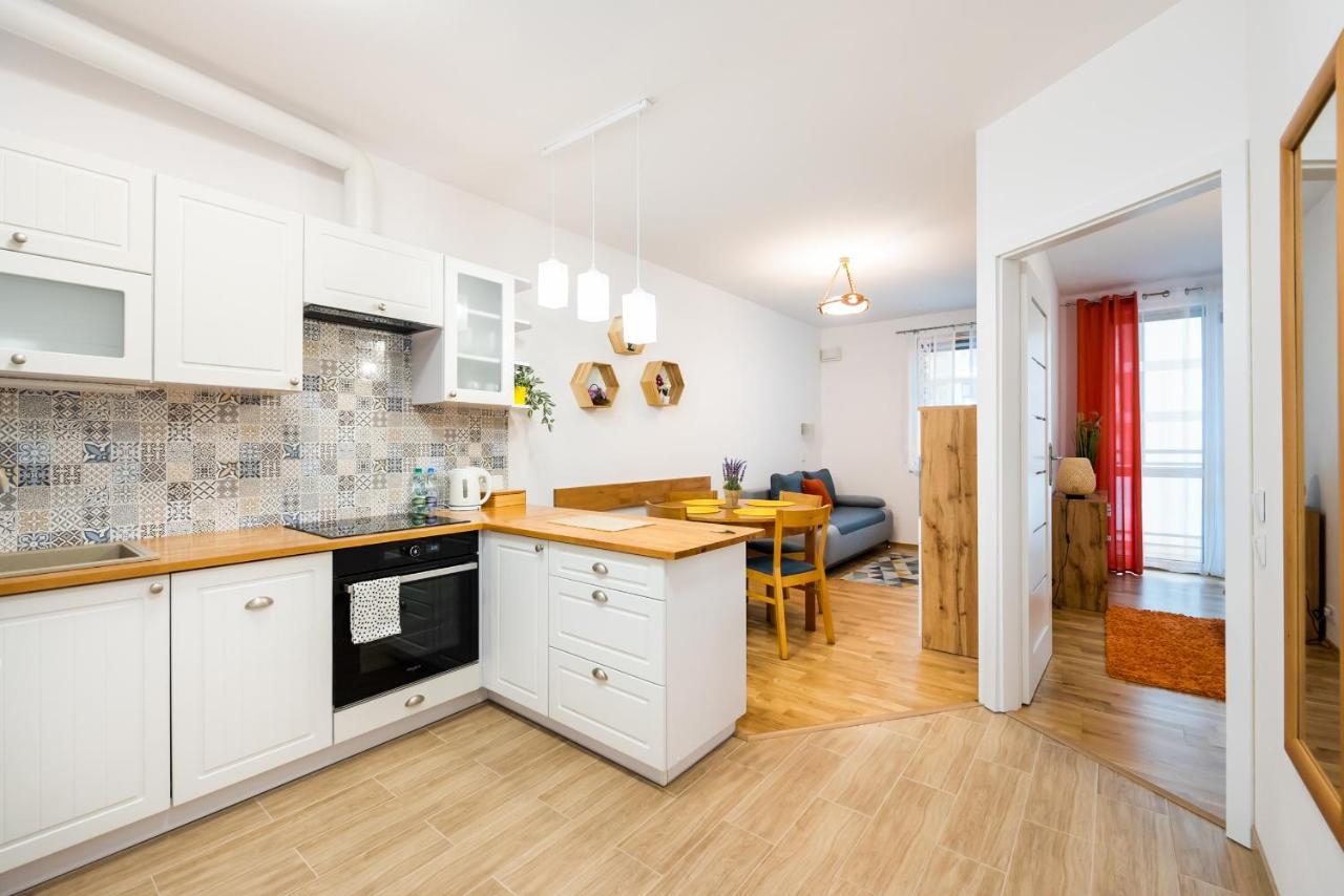 ורשה Metro Bemowo Colourful Apartment מראה חיצוני תמונה