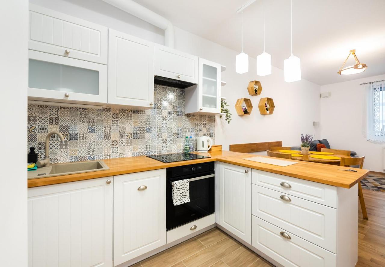 ורשה Metro Bemowo Colourful Apartment מראה חיצוני תמונה
