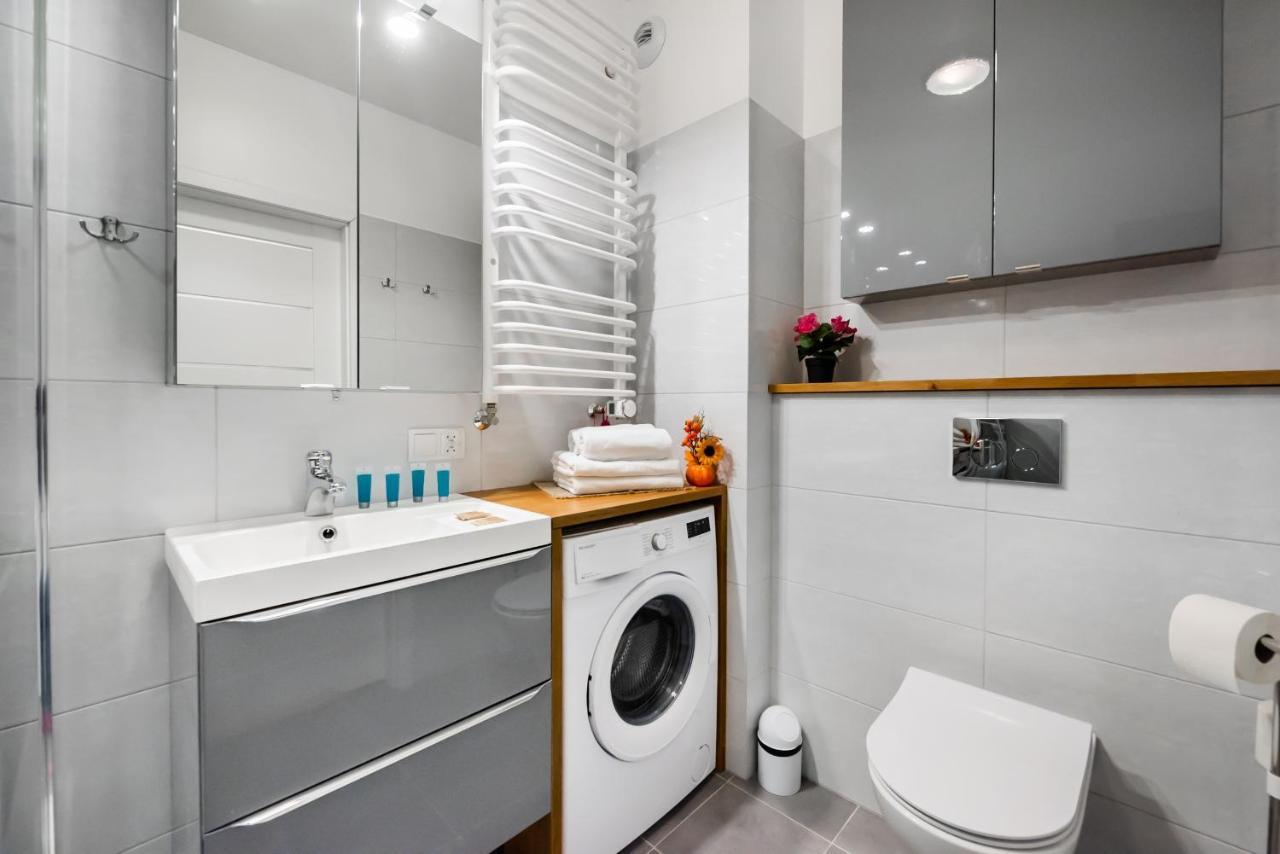 ורשה Metro Bemowo Colourful Apartment מראה חיצוני תמונה